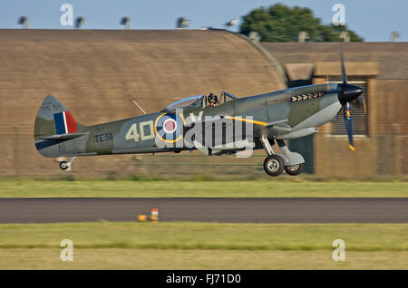 Spitfire Mk.LF.XVIe, TE311 della RAF BBMF a RAF Coningsby. Foto Stock