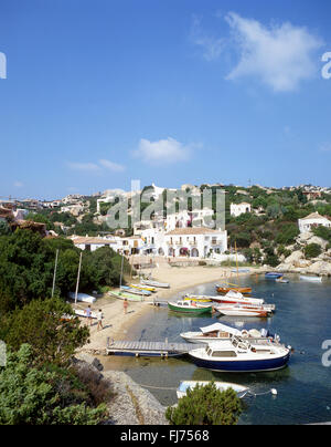 Piccolo porto spiaggia di Porto Cervo e la Costa Smeralda, Sardegna (Sardegna), Italia Foto Stock