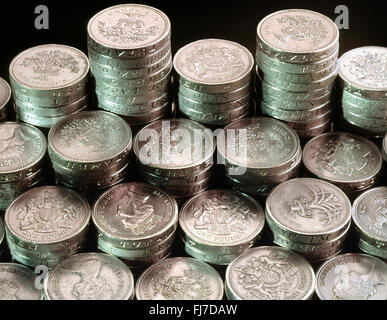 Pile di British pound monete, London, England, Regno Unito Foto Stock