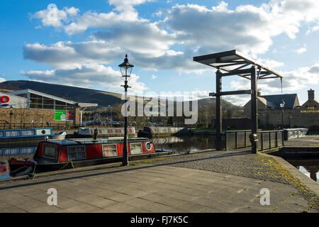 Frenches Marina su The Huddersfield stretto canale a Greenfield, Saddleworth, Greater Manchester, Regno Unito. Foto Stock