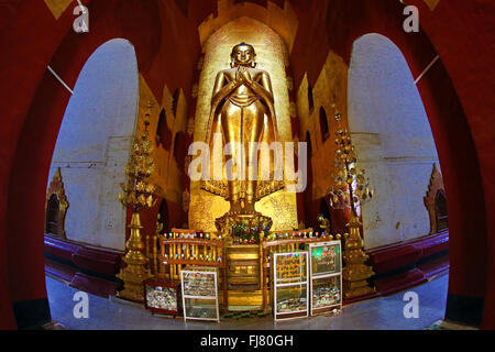 Statua del Buddha nella Pagoda di Ananda tempio in Old Bagan, Bagan, Myanmar (Birmania) Foto Stock