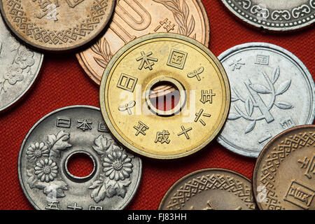 Monete del Giappone. Cinque giapponese yen moneta. Foto Stock