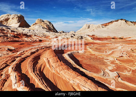 Tasca bianco, le formazioni rocciose scogliere Vermiglio monumento nazionale, Arizona, Stati Uniti d'America Foto Stock