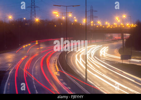 Il traffico sulla A19 a Billingham in ora di punta sotto la pioggia. Regno Unito Foto Stock