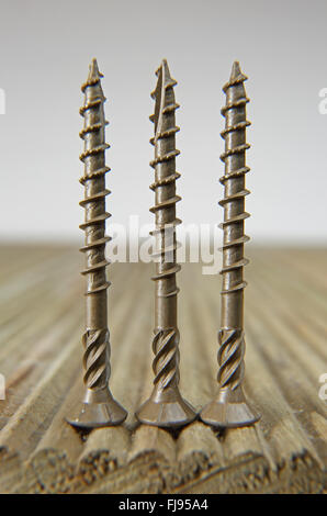 Esterno decking viti fotografato il decking commissioni prima dell'installazione Foto Stock