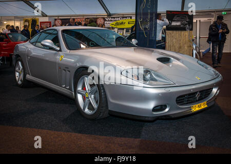 Grand Tourer Ferrari 575M Maranello, 2003. Il progettista del corpo della vettura Lorenzo Ramaciotti presso la Pininfarina. Foto Stock