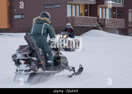 Il gatto delle nevi è il miglior trasporto a Longyearbyen, Spitsbergen Svalbard. Norvegia Foto Stock