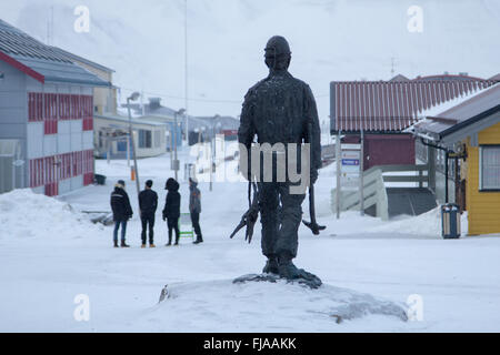 Monumento al Minatore. Showplace Longyearbyen, Spitsbergen Svalbard. Norvegia Foto Stock