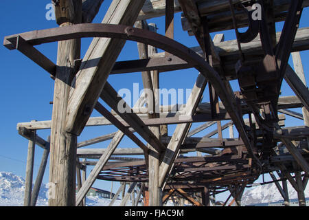 Meccanismi del vecchio sistema per il trasporto del carbone a Longyearbyen, Spitsbergen Svalbard. La Norvegia. Attualmente non funzionante. Foto Stock
