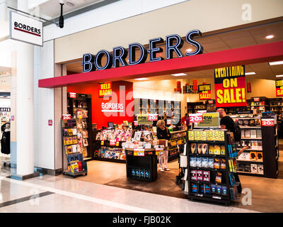 Frontiere libri archivio tenendo una liquidazione della chiusura dello store per la vendita. Fondata nel 1971, le frontiere archiviato per il Capitolo 11 fallimento Foto Stock