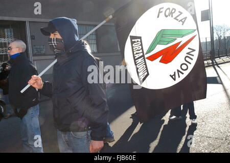 Milano, Italia, dimostrazione del neonazi gruppo "Forza Nuova' Foto Stock