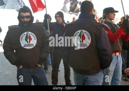 Milano, Italia, dimostrazione del neonazi gruppo "Forza Nuova' Foto Stock