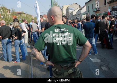 Milano (Italia), gli estremisti di destra la raccolta per il -Nero cuore- centro sociale inaugurazione Foto Stock