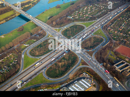 Raccordo autostradale A40 e A59, uscita autostradale, quadrifoglio, Duisburg, distretto della Ruhr, Nord Reno-Westfalia, Germania Foto Stock