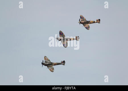 Tre Supermarine Spitfire aeromobile dal Royal Air Force, RAF, il volo in formazione, Regno Unito Foto Stock