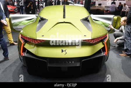 Ginevra, Svizzera. 1 Mar, 2016. Una Citroen DS E-tesa in mostra durante la prima giornata della stampa del Geneva International Motor Show di Ginevra, Svizzera, 1 marzo 2016. Il motor show sarà aperta al pubblico dal 03 al 13 marzo 2016. Foto: ULI DECK/dpa/Alamy Live News Foto Stock