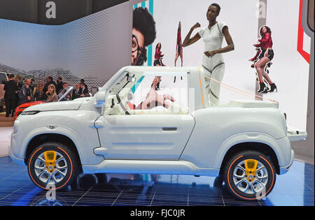 Ginevra, Svizzera. 1 Mar, 2016. Una Citroen E-Mehari in mostra durante la prima giornata della stampa del Geneva International Motor Show di Ginevra, Svizzera, 1 marzo 2016. Il motor show sarà aperta al pubblico dal 03 al 13 marzo 2016. Foto: ULI DECK/dpa/Alamy Live News Foto Stock