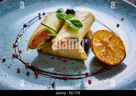 Crepes con salmone affumicato Foto Stock