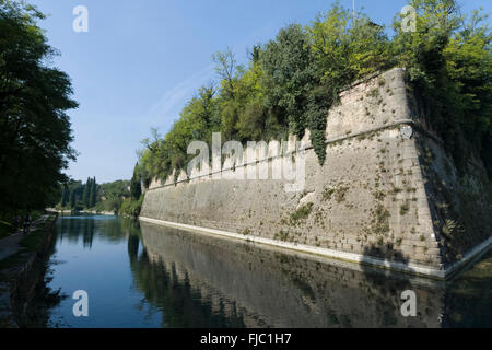 Il Festung, Festungsgraben, Peschiera del Garda Veneto, Italien | Fossato, Peschiera del Garda, Veneto, Italia Foto Stock