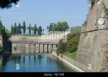 Il Festung, Festungsgraben, Peschiera del Garda Veneto, Italien | Fossato, Peschiera del Garda, Veneto, Italia Foto Stock