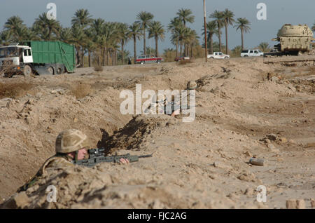 Il Welsh guards battel gruppo su vi tour of duty in Iraq 2004. esse sono state pubblicate appena fuori al lato Arhmar in Iraq meridionale. e incluse bom arma di smaltimento trova e pattuglie di sicurezza.erano lì 2004/2005 op telic 5. Foto Stock