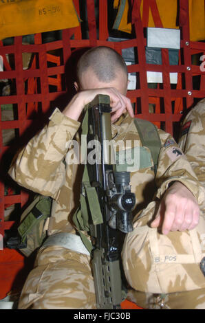 Il Welsh guards battel gruppo su vi tour of duty in Iraq 2004. esse sono state pubblicate appena fuori al lato Arhmar in Iraq meridionale. e incluse bom arma di smaltimento trova e pattuglie di sicurezza.erano lì 2004/2005 op telic 5. Foto Stock