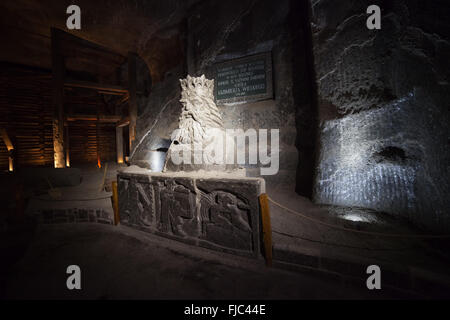 L'Europa, Polonia, le Miniere di Sale di Wieliczka, re Casimiro il Grande (Kazimierz Wielki) sale di pietra scultura, Patrimonio Mondiale dell Unesco Foto Stock