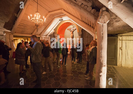 L'Europa, Polonia, le Miniere di Sale di Wieliczka, Cappella della Croce, Patrimonio Mondiale dell UNESCO Foto Stock