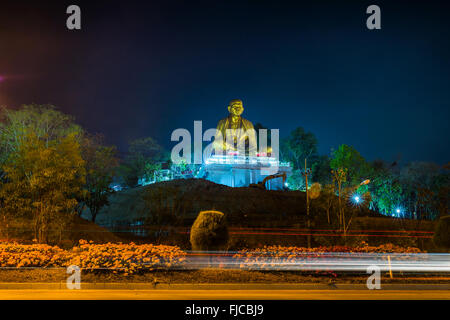 Wat Lamphun Doi ti. Big Buddha costruito in circa 2011 all'attrazione di Lamphun,della Thailandia. Foto Stock