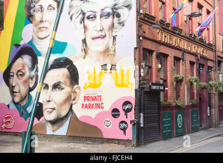 Carta murale sul Molly House sala da tè ed un bar sulla strada di Richmond a Manchester il villaggio gay. Manchester, Inghilterra, Regno Unito Foto Stock