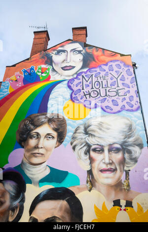 Carta murale sul Molly House sala da tè ed un bar sulla strada di Richmond a Manchester il villaggio gay. Manchester, Inghilterra, Regno Unito Foto Stock