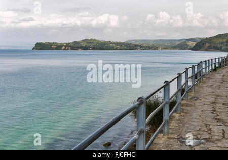 Percorso per passeggiate con vista sul mare Adriatico porto di pirano, Slovenia Foto Stock