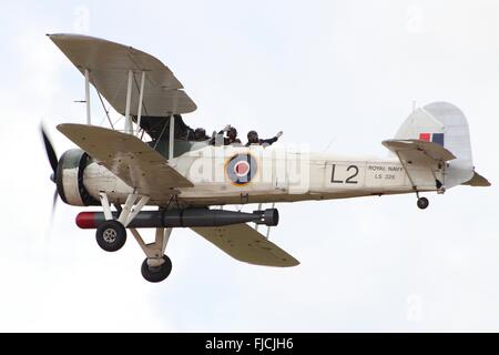 G-AVJH (LS326), un Fairey Swordfish II gestito dalla Royal Navy volo storico, durante la sua visualizzazione a East Fortune nel 2013. Foto Stock