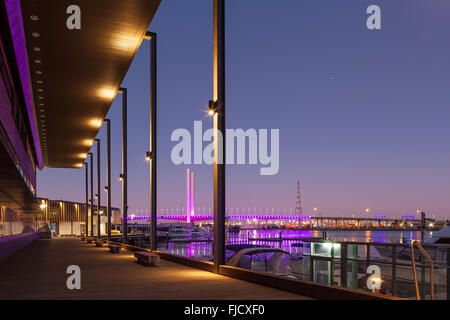 Ponte Bolte a Melbourne in mattina presto visto da Docklands Foto Stock