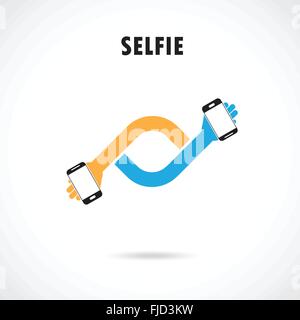 Tenendo selfie foto ritratto su smart phone concetto icona. Selfie concept design di elemento. Illustrazione Vettoriale Illustrazione Vettoriale