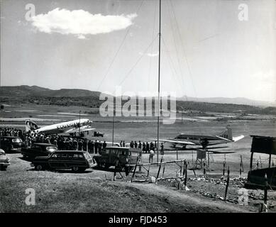 1968 - l'arrivo di il Duca e la Duchessa di Glocester all'aeroporto all'Etiopia l'antica capitale del Gondar. © Keystone Pictures USA/ZUMAPRESS.com/Alamy Live News Foto Stock