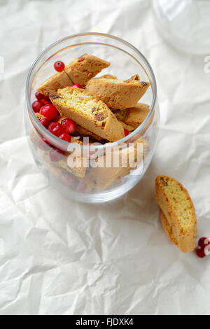 In casa biscotti di Natale in un barattolo di vetro Foto Stock