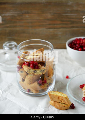 Biscotti fatti in casa i cookie in barattolo, cibo closeup Foto Stock