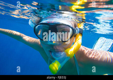 Ritratto di donna di snorkeling Foto Stock