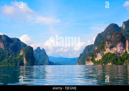 Lan Cheow lago, Khao Sok National Park, Thailandia Foto Stock