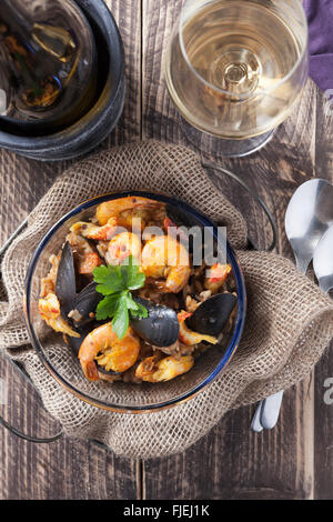 Arroz de marisco portugese paella di frutti di mare classico rustico di riso al curry piatto estivo Foto Stock