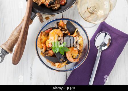 Arroz de marisco portugese paella di frutti di mare classico rustico di riso al curry piatto estivo Foto Stock