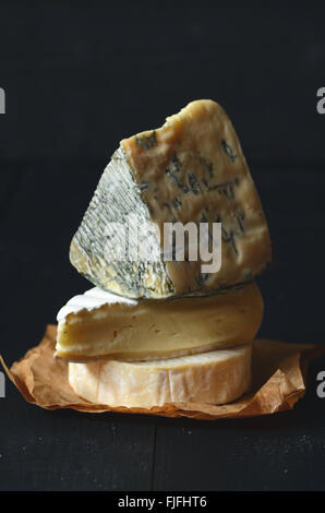 Diversi tipi di formaggi:, Camembert Brie, formaggio blu Foto Stock