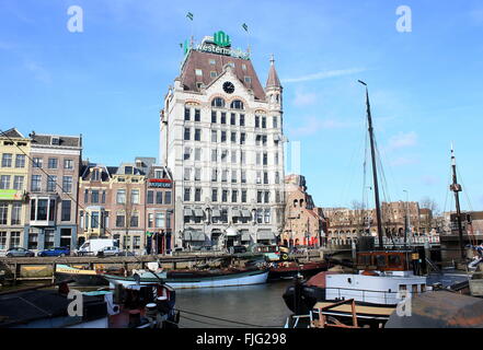 Het Witte Huis (Casa bianca) costruito nel 1898 in stile Art Nouveau a Wijnhaven canal, Rotterdam, Paesi Bassi. Il patrimonio nazionale Foto Stock