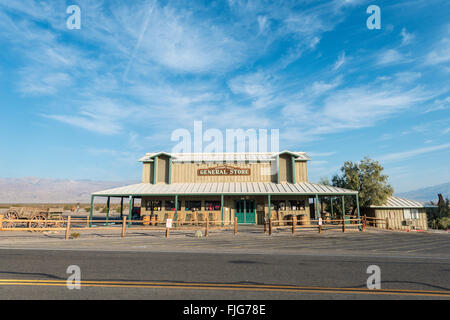Negozio, magazzino generale, tubo da stufa di pozzi, Death Valley, il Parco Nazionale della Valle della Morte, CALIFORNIA, STATI UNITI D'AMERICA Foto Stock