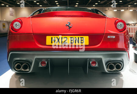 Vista posteriore di una Ferrari 599 GTO, sul display a 2016 London Classic Car Show. Foto Stock