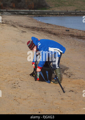 Newcastle Upon Tyne, mercoledì 2 marzo 2016, UK Meteo. Un freddo giorno sulle rive del fiume Tyne, vicino Tynemouth pescatori come attendere per le punture sulle loro linee. Credito: James Walsh Alamy/Live News Foto Stock