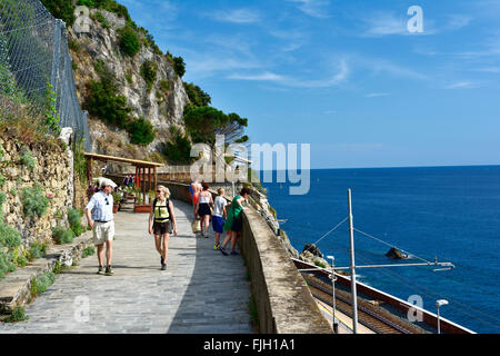 Il percorso di amore - Via dell'Amore -. Tra Manarola e Riomaggiore nelle Cinque Terre. Manarola, Cinque Terre, La Spezia, Foto Stock