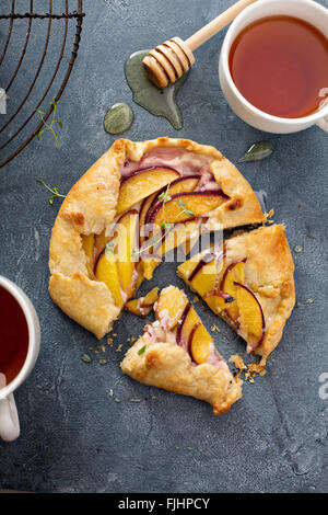 Yogurt e pesche noci galette Foto Stock