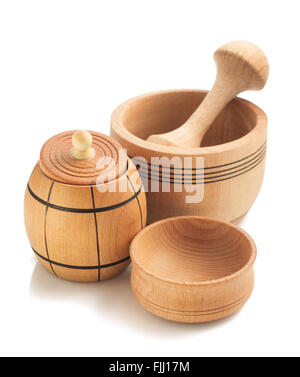 Oggetti per il servizio da tavola in legno isolato su sfondo bianco Foto Stock